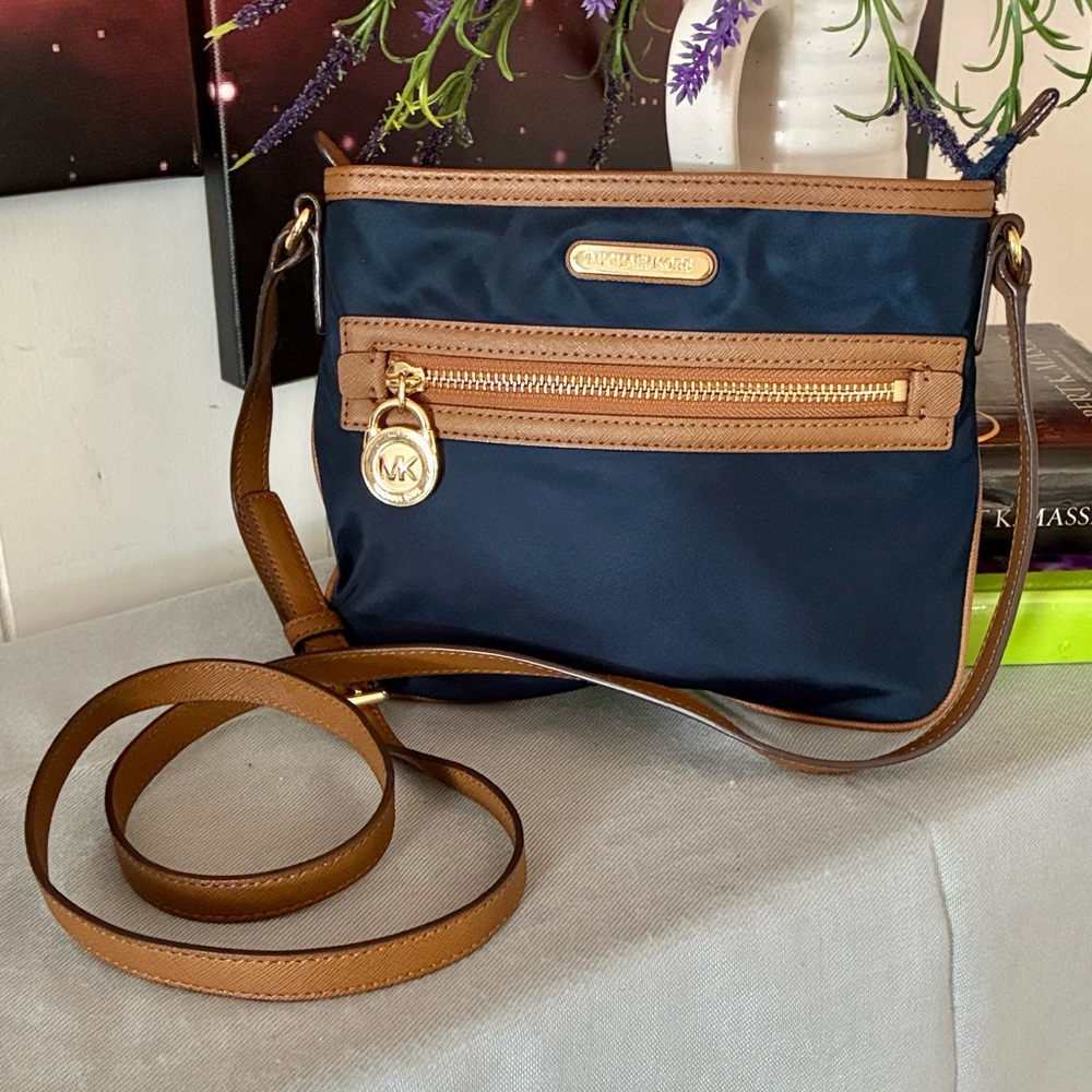 Michael Kors Kempton Large Pocket Crossbody